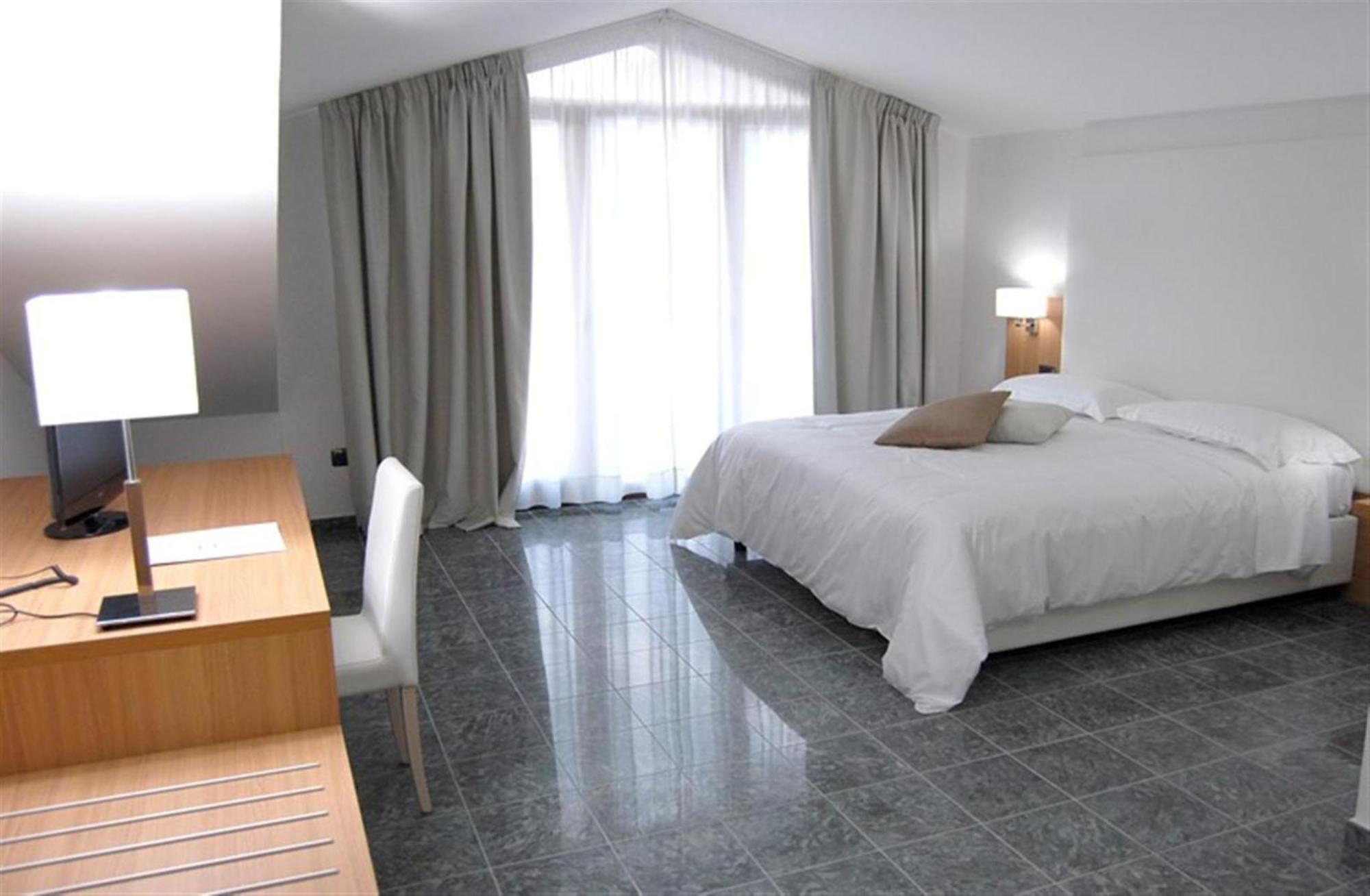 Vea Resort Hotel Mercato San Severino Exterior photo