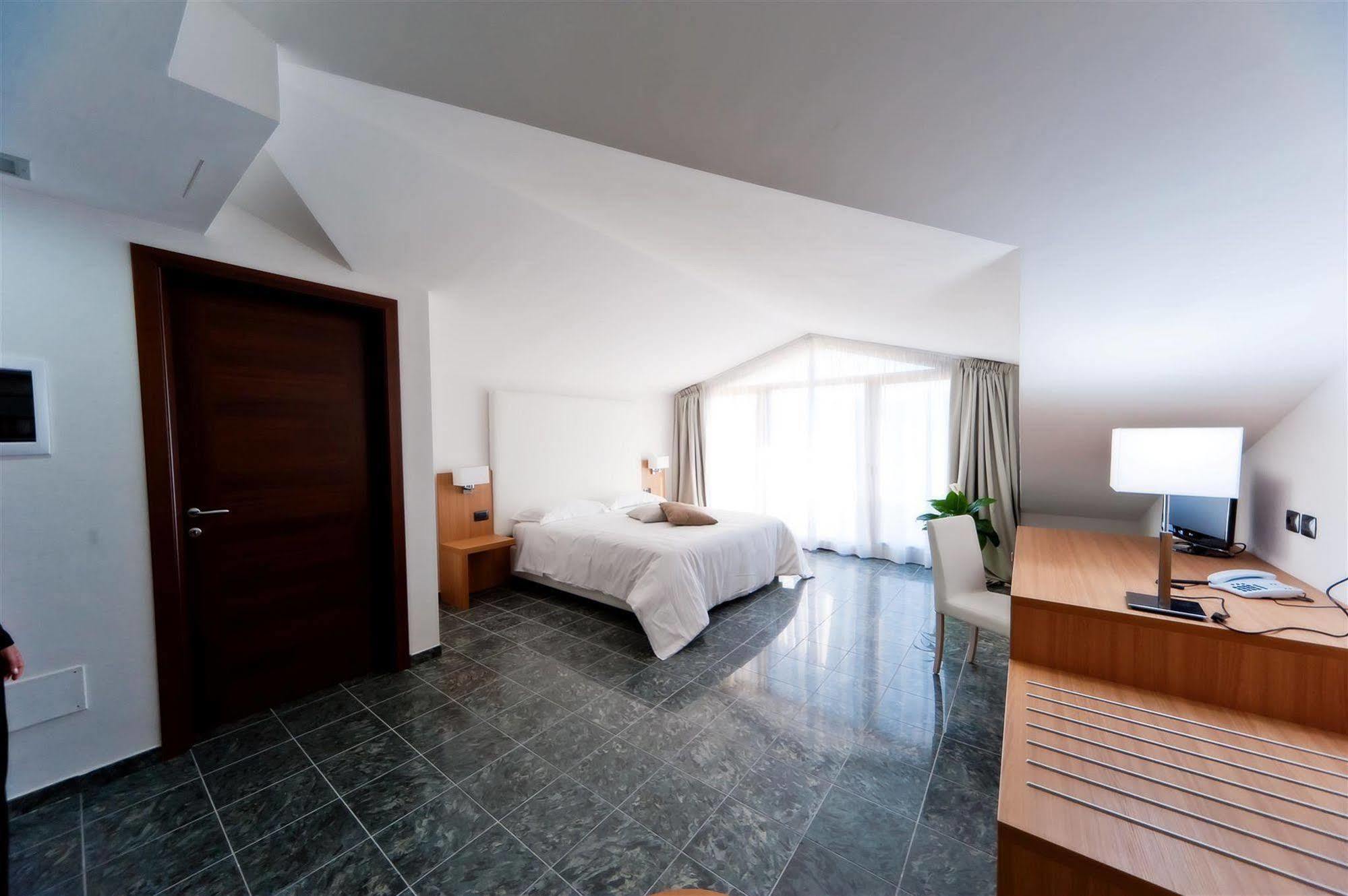 Vea Resort Hotel Mercato San Severino Exterior photo